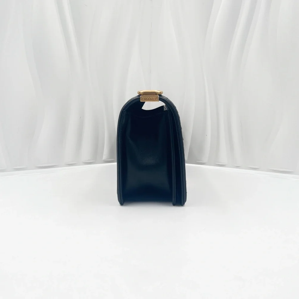 CHANEL Boy CHANEL Medium Flap Bag Black Quilted Lambskin - Picture 3 of 16